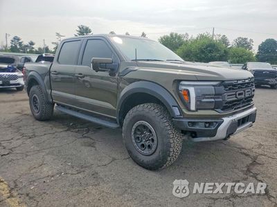 Czwarte zdjęcie samochodu z boku: 2025 FORD F150 RAPTOR VIN:1FTFW1RG0SFA54459 - miniatura