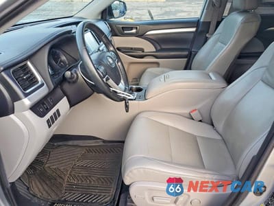 Zdjęcie 7 z 14 samochodu: 2019 TOYOTA HIGHLANDER XLE VIN:5TDJZRFH7KS587857 - miniatura