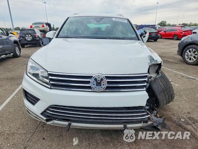 Piąte zdjęcie samochodu w środku: 2017 VOLKSWAGEN TOUAREG WOLFSBURG VIN:WVGRF7BP3HD005668 - miniatura