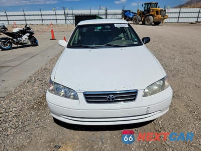 Piąte zdjęcie samochodu w środku: 2000 TOYOTA CAMRY LE VIN:4T1BG22K4YU994795 - miniatura