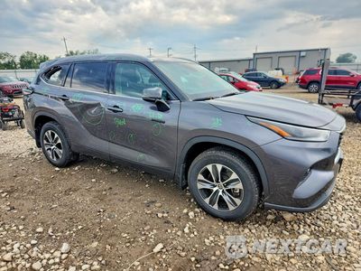 Czwarte zdjęcie samochodu z boku: 2021 TOYOTA HIGHLANDER HYBRID XLE VIN:5TDGBRCH0MS523410 - miniatura