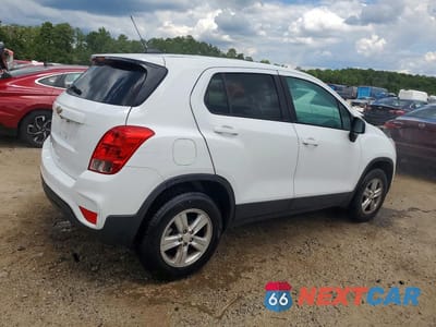 Trzecie zdjęcie samochodu z tyłu: 2021 CHEVROLET TRAX LS VIN:KL7CJNSM7MB361269 - miniatura