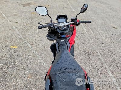 Zdjęcie 6 z 9 samochodu: 2023 HONDA ADV150 A VIN:MLHKF3856P5200223 - miniatura