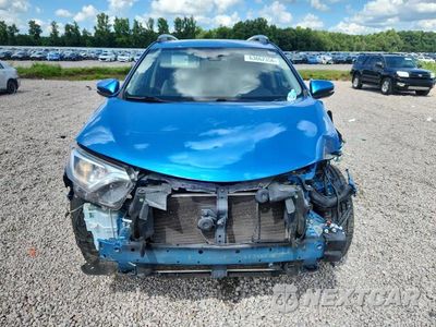 Piąte zdjęcie samochodu w środku: 2017 TOYOTA RAV4 XLE VIN:JTMWFREV6HJ113457 - miniatura