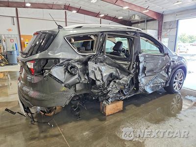 Trzecie zdjęcie samochodu z tyłu: 2018 FORD ESCAPE TITANIUM VIN:1FMCU9J99JUD50574 - miniatura
