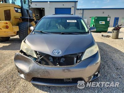 Piąte zdjęcie samochodu w środku: 2014 TOYOTA SIENNA XLE 8-PASSENGER VIN:5TDYK3DC9ES436272 - miniatura