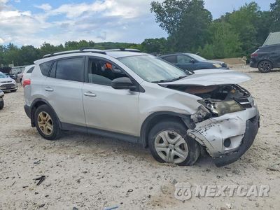 Czwarte zdjęcie samochodu z boku: 2015 TOYOTA RAV4 LE VIN:JTMBFREV0FJ013351 - miniatura