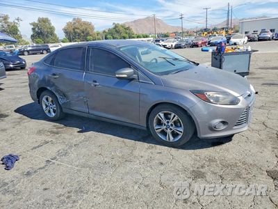Czwarte zdjęcie samochodu z boku: 2013 FORD FOCUS SE VIN:1FADP3F28DL200996 - miniatura