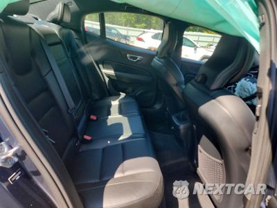 Zdjęcie 10 z 12 samochodu: 2019 VOLVO S60 T6 MOMENTUM VIN:7JRA22TK6KG010969 - miniatura