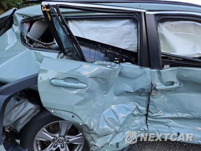 Zdjęcie 11 z 13 samochodu: 2023 TOYOTA RAV4 HYBRID XLE VIN:JTMRWRFV2PD204153 - miniatura