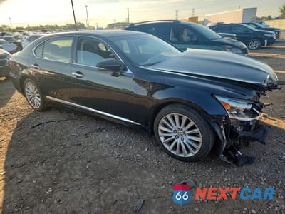 Czwarte zdjęcie samochodu z boku: 2013 LEXUS LS 460L VIN:JTHDL5EF0D5005547 - miniatura