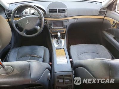 Zdjęcie 8 z 12 samochodu: 2005 MERCEDES-BENZ E 500 VIN:WDBUF70J75A750268 - miniatura