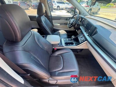 Piąte zdjęcie samochodu w środku: 2022 KIA CARNIVAL LX VIN:KNDNB4H32N6124491 - miniatura