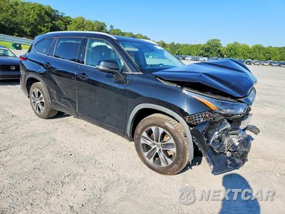 Czwarte zdjęcie samochodu z boku: 2022 TOYOTA HIGHLANDER XLE VIN:5TDGZRAH8NS121635 - miniatura