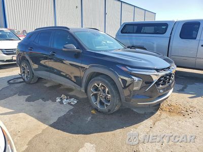 Czwarte zdjęcie samochodu z boku: 2025 CHEVROLET TRAX 1LT VIN:KL77LHEP6SC082485 - miniatura