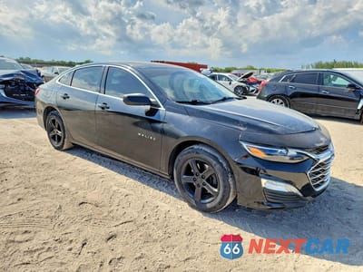 Czwarte zdjęcie samochodu z boku: 2019 CHEVROLET MALIBU LS VIN:1G1ZB5ST2KF142719 - miniatura