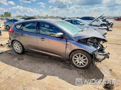 Czwarte zdjęcie samochodu z boku: 2012 FORD FOCUS SE VIN:1FAHP3K21CL394907 - miniatura
