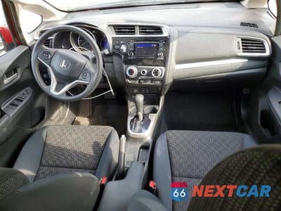 Zdjęcie 8 z 13 samochodu: 2015 HONDA FIT LX VIN:3HGGK5H55FM716759 - miniatura