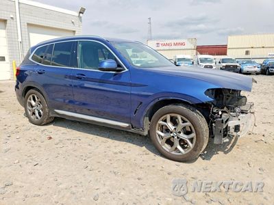 Czwarte zdjęcie samochodu z boku: 2021 BMW X3 XDRIVE30E VIN:5UXTS1C01M9E85552 - miniatura