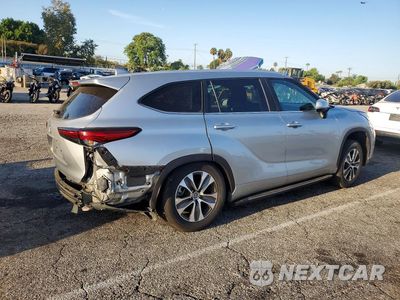 Trzecie zdjęcie samochodu z tyłu: 2023 TOYOTA HIGHLANDER XLE VIN:5TDKDRAH3PS008008 - miniatura
