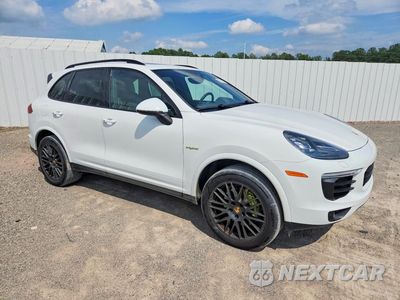 Czwarte zdjęcie samochodu z boku: 2017 PORSCHE CAYENNE SE HYBRID PLATINUM VIN:WP1AE2A2XHLA68929 - miniatura