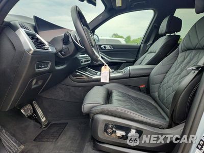 Zdjęcie 7 z 14 samochodu: 2025 BMW X7 XDRIVE40I VIN:5UX23EM00S9X27367 - miniatura