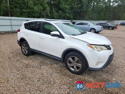 Czwarte zdjęcie samochodu z boku: 2015 TOYOTA RAV4 XLE VIN:JTMWFREVXFD070981 - miniatura