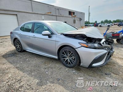 Czwarte zdjęcie samochodu z boku: 2021 TOYOTA CAMRY SE VIN:4T1G11AK3MU562597 - miniatura