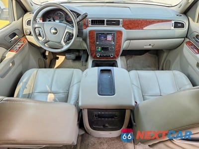 Zdjęcie 8 z 13 samochodu: 2011 CHEVROLET SUBURBAN K1500 LT VIN:1GNSKJE30BR210731 - miniatura