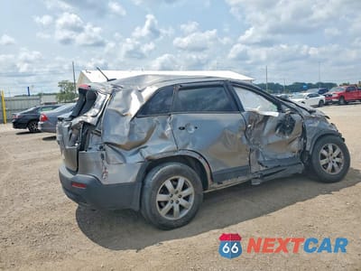 Trzecie zdjęcie samochodu z tyłu: 2013 KIA SORENTO VIN:5XYKT3A65DG423015 - miniatura