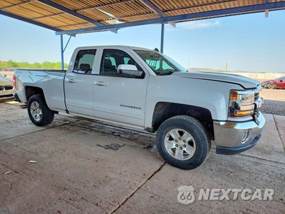 Czwarte zdjęcie samochodu z boku: 2018 CHEVROLET SILVERADO K1500 LT VIN:1GCVKREC3JZ322460 - miniatura