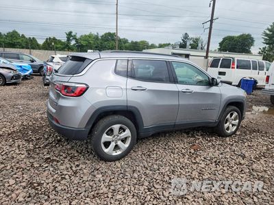 Trzecie zdjęcie samochodu z tyłu: 2020 JEEP COMPASS LATITUDE VIN:3C4NJDBB0LT145314 - miniatura