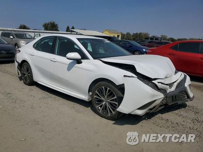 Czwarte zdjęcie samochodu z boku: 2020 TOYOTA CAMRY SE VIN:4T1G11AK3LU312792 - miniatura
