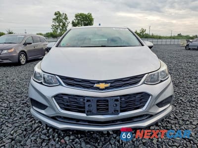 Piąte zdjęcie samochodu w środku: 2018 CHEVROLET CRUZE LS VIN:1G1BC5SM6J7221469 - miniatura