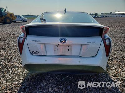 Zdjęcie 6 z 13 samochodu: 2017 TOYOTA PRIUS FOUR VIN:JTDKARFU9H3544902 - miniatura