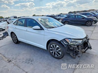 Czwarte zdjęcie samochodu z boku: 2024 VOLKSWAGEN JETTA S VIN:3VW5M7BU6RM047317 - miniatura