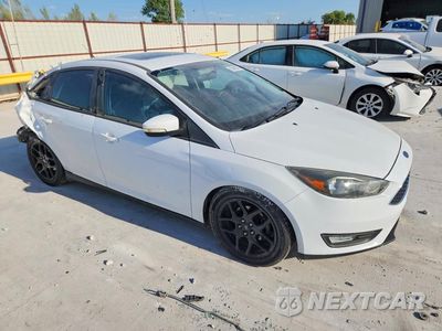 Czwarte zdjęcie samochodu z boku: 2016 FORD FOCUS SE VIN:1FADP3F20GL301230 - miniatura