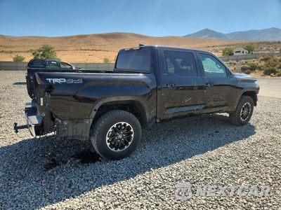 Trzecie zdjęcie samochodu z tyłu: 2025 TOYOTA TUNDRA SR5 VIN:5TFLA5DB0SX247046 - miniatura