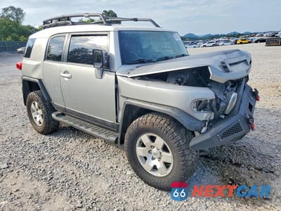 Czwarte zdjęcie samochodu z boku: 2010 TOYOTA FJ CRUISER BASE VIN:JTEBU4BF3AK084385 - miniatura