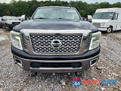 Piąte zdjęcie samochodu w środku: 2016 NISSAN TITAN XD PLATINUM RESERVE VIN:1N6BA1F4XGN515734 - miniatura