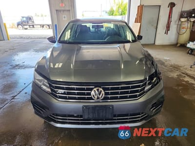 Piąte zdjęcie samochodu w środku: 2018 VOLKSWAGEN PASSAT S VIN:1VWAA7A34JC029999 - miniatura