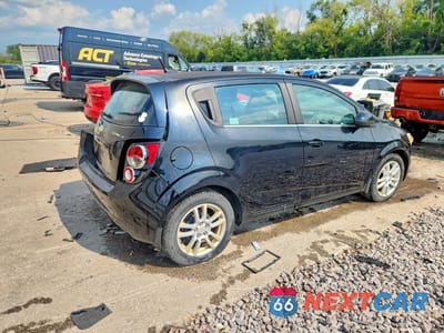 Trzecie zdjęcie samochodu z tyłu: 2012 CHEVROLET SONIC LT VIN:1G1JC6SH5C4205627 - miniatura