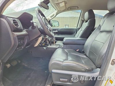 Zdjęcie 7 z 12 samochodu: 2018 TOYOTA TUNDRA CREWMAX SR5 VIN:5TFDY5F13JX708226 - miniatura