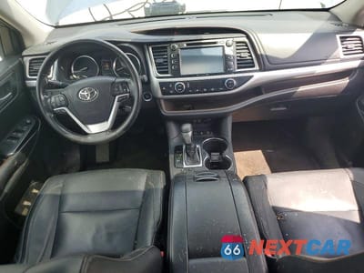 Zdjęcie 8 z 13 samochodu: 2018 TOYOTA HIGHLANDER XLE VIN:5TDJZRFH5JS819080 - miniatura