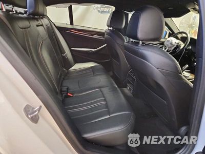 Zdjęcie 16 z 21 samochodu: 2020 BMW 530 XI VIN:WBAJR7C08LWW64656 - miniatura