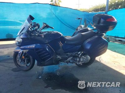 Trzecie zdjęcie samochodu z tyłu: 2013 KAWASAKI ZG1400 C VIN:JKBZGNC19DA020628 - miniatura