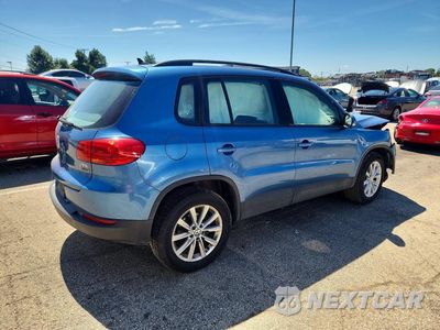Trzecie zdjęcie samochodu z tyłu: 2018 VOLKSWAGEN TIGUAN LIMITED VIN:WVGBV7AX8JK004376 - miniatura