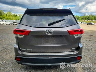 Zdjęcie 6 z 13 samochodu: 2018 TOYOTA HIGHLANDER LE VIN:5TDBZRFH5JS804759 - miniatura