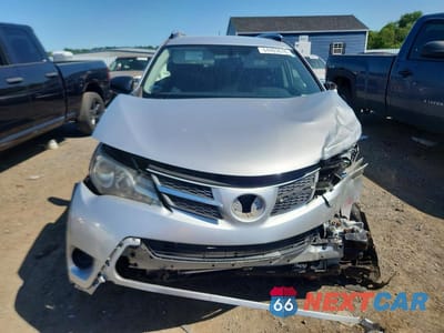 Piąte zdjęcie samochodu w środku: 2015 TOYOTA RAV4 LE VIN:JTMBFREV2FJ050238 - miniatura