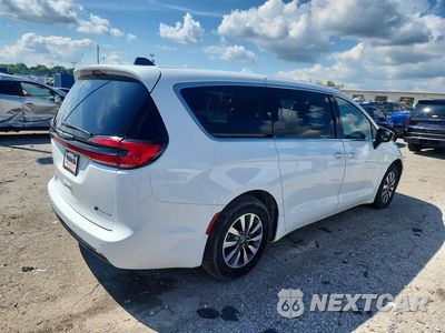 Trzecie zdjęcie samochodu z tyłu: 2024 CHRYSLER PACIFICA HYBRID SELECT VIN:2C4RC1S72RR103907 - miniatura